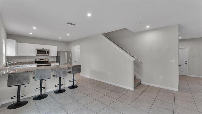 Building Photo - 1450 Haines Dr