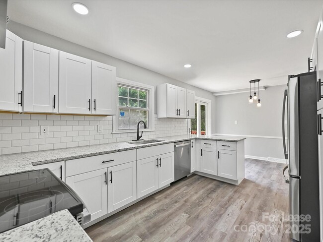 Primary Photo - 2544 Cedarwild Rd