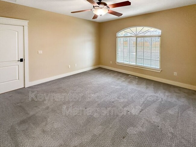 Building Photo - 2179 N Eagle Creek Ln