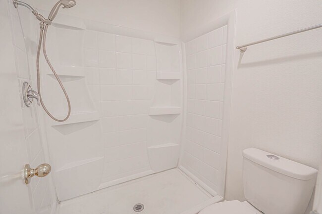 Building Photo - Spacious 1-Bedroom Condo with Loft PLUS Bo...