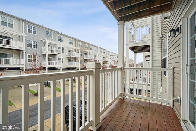 Building Photo - 22936 Spicebush Dr
