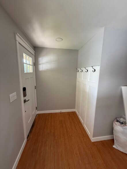 Building Photo - 21654 SW Columbia Dr