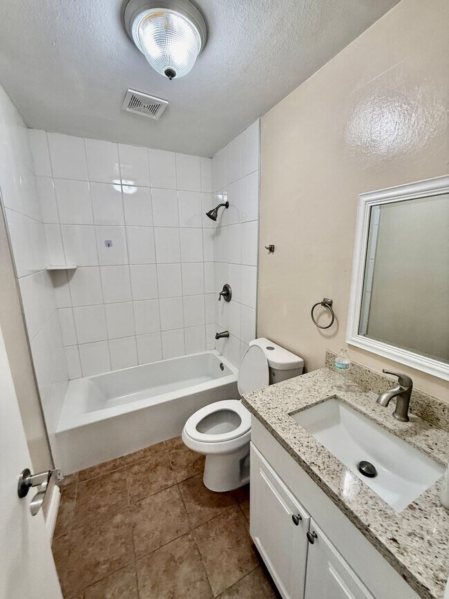Building Photo - Large Single Story Home w/Loft