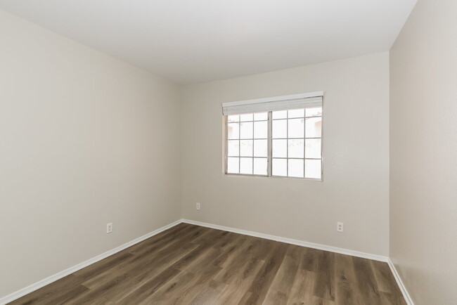 Building Photo - 5337 N Padero Dr