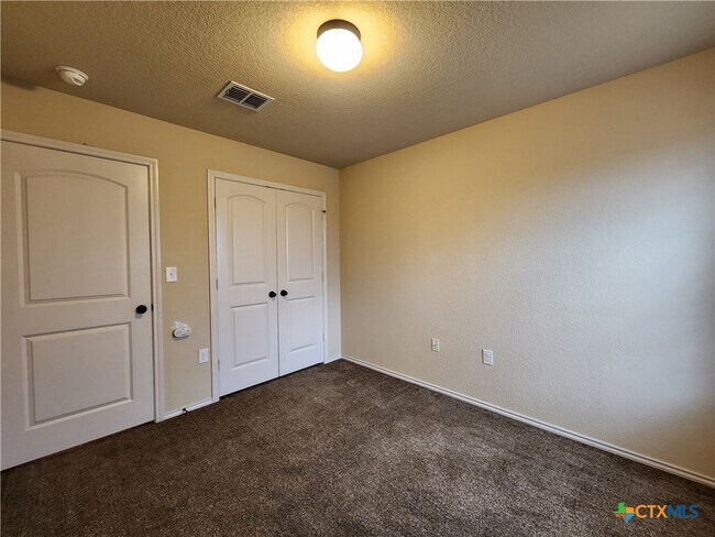 Building Photo - 622 Creekside Cir