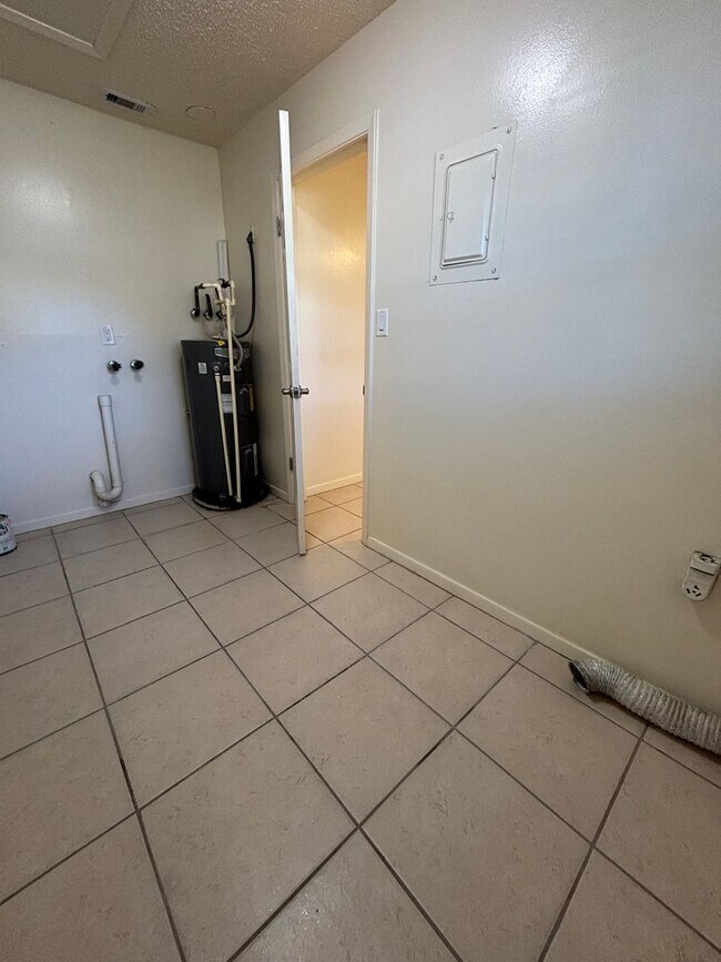 Building Photo - Leesburg Duplex