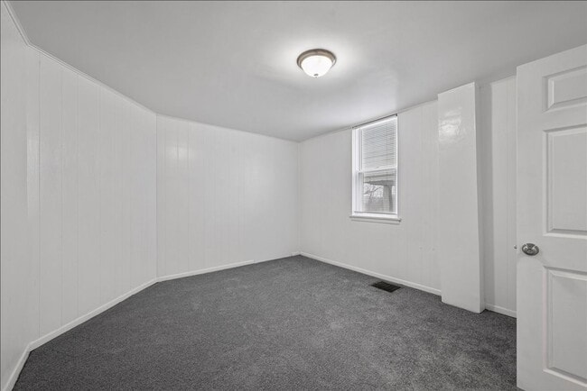 Building Photo - 5556-5558-5558 Pocusset St