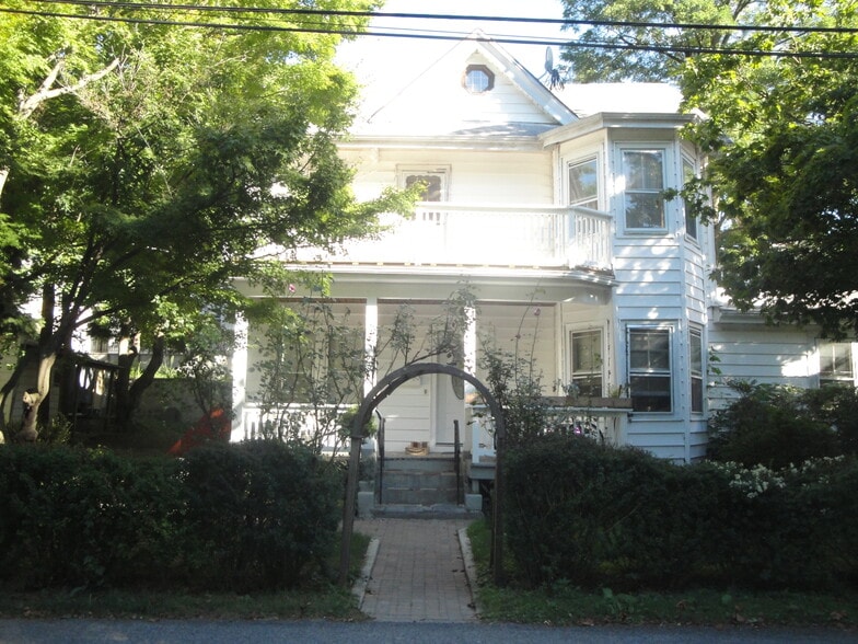 Primary Photo - 28 Dell St