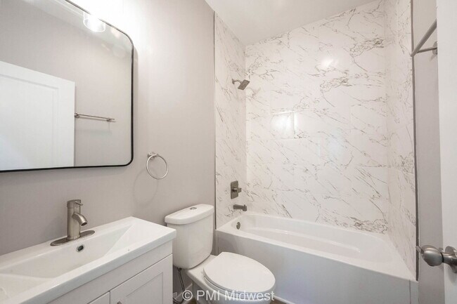 Building Photo - "Charming 3-Bedroom Duplex with 2 Full Baths in Prime Indianapolis Location!"