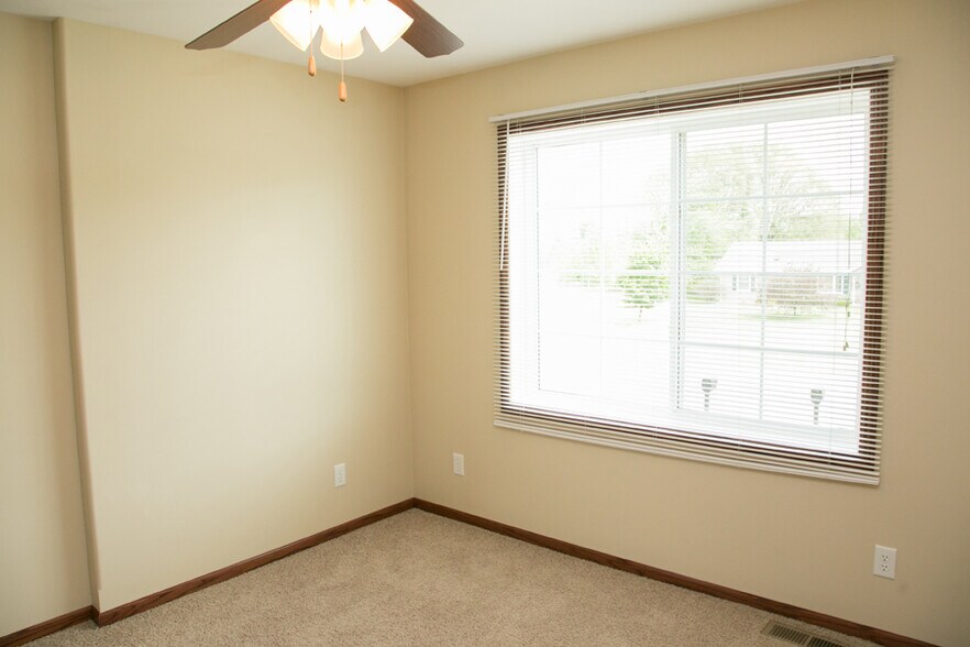 Third bedroom - 6302 Pawnee Ln