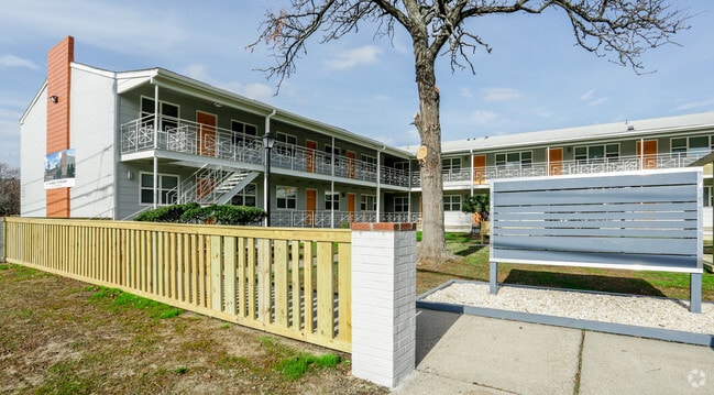 Primary Photo - Delaware Plaza Apartments