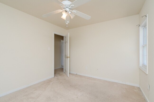 Building Photo - 3BR/2.5BA Home in Lakeside — Minutes to Bryan Park — $2,295/mo!