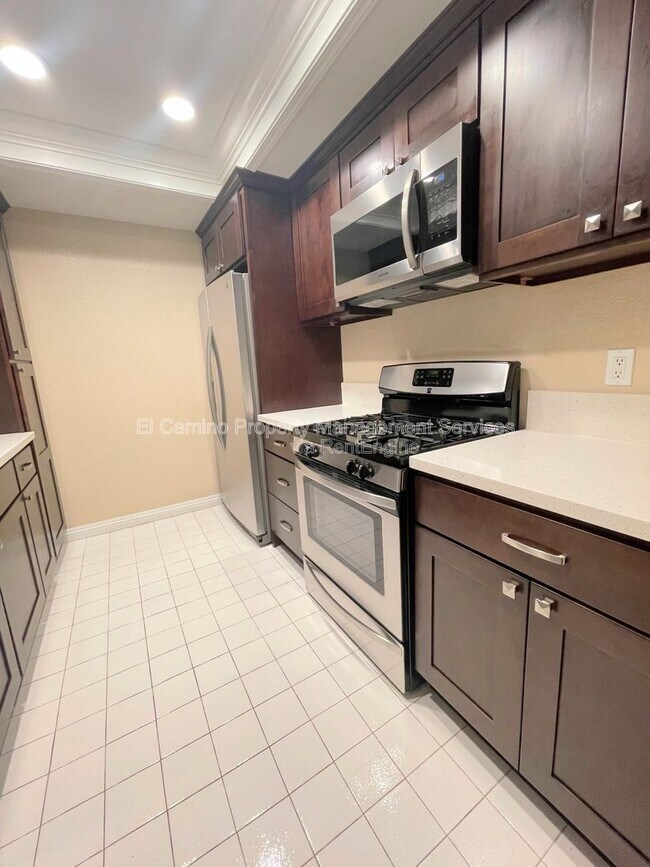 Building Photo - 12121 Centralia St