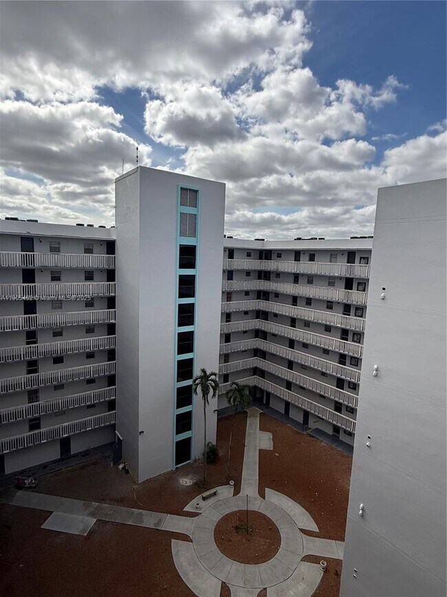 Building Photo - 15600 NW 7th Ave