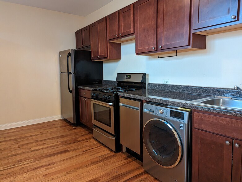 Building Photo - 4423 N Wolcott Ave