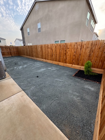 Building Photo - 1137 Granite Dr