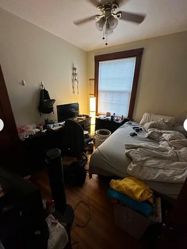 Building Photo - 4 Bedroom House Available Next to UC Campus