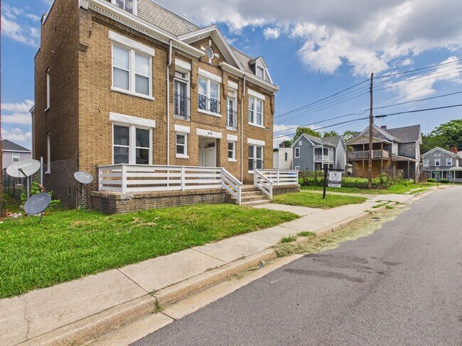 Building Photo - 204 Wellford St