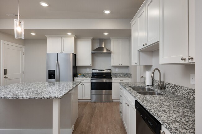 Building Photo - 2710 Sartain St