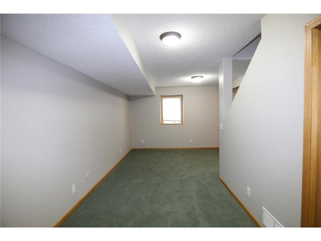 Building Photo - 9476 Talon Ct