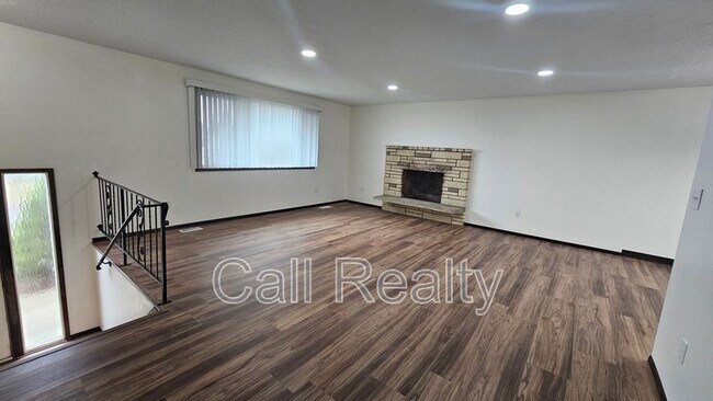 Building Photo - 3718 E 22nd Ave