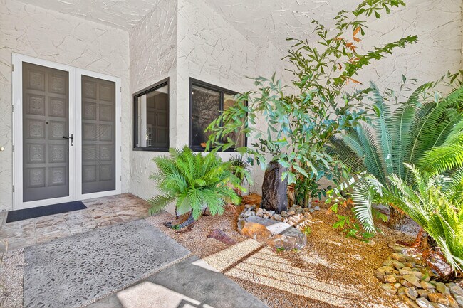 Building Photo - 1570 S La Verne Way