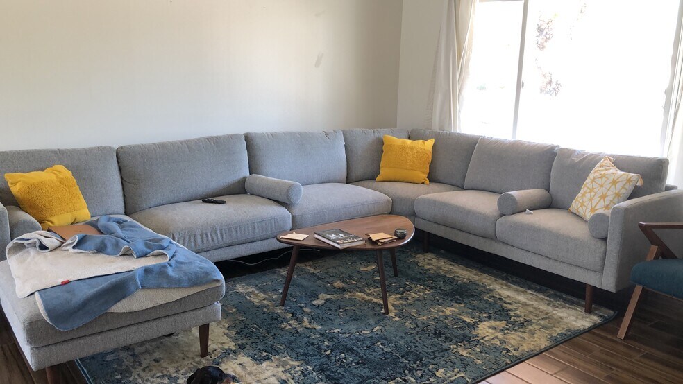 Building Photo - 2872 E Ventura Rd