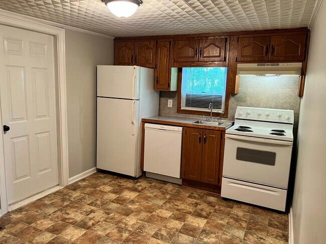 Building Photo - 746 Bishop Dr