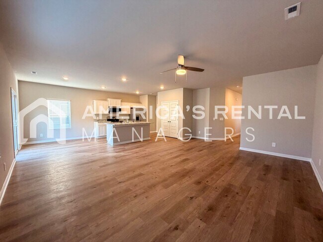 Building Photo - Spacious 4-Bedroom Home with Upstairs Loft!