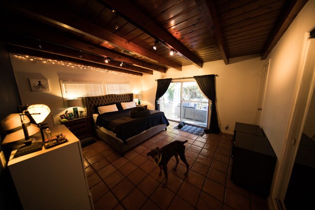 Building Photo - 5711 Rhea Ave