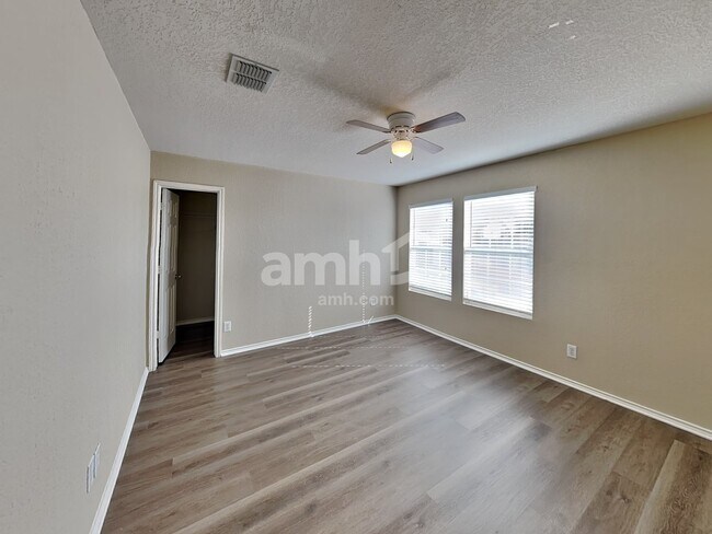 Building Photo - 3739 Hideaway Grn