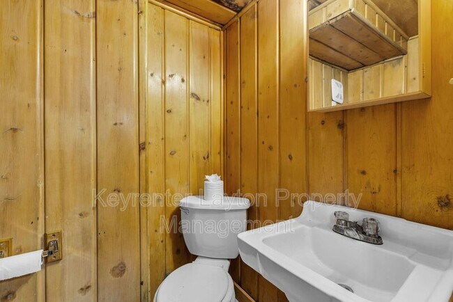 Building Photo - 12 E 250 N