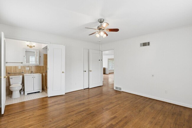 Building Photo - 1108 Larchmont Ln