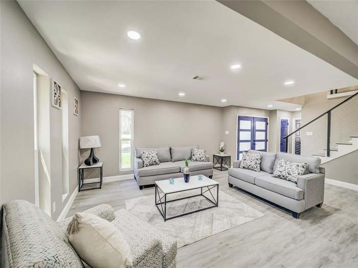 Living - 4028 Treeline Dr