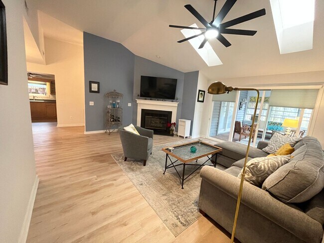 Building Photo - 6-month SUMMER rental within minutes of Wrightsville Beach!