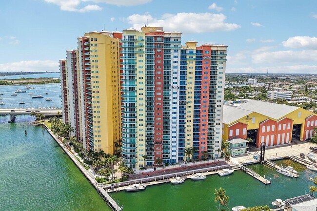 Building Photo - 2650 Lake Shore Dr