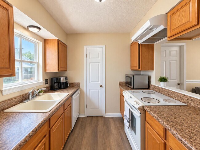 Building Photo - 3022 Blue Pine Ln