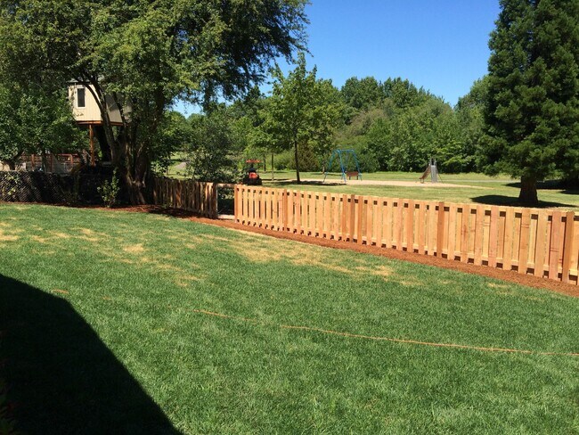 Building Photo - Single Level Home on Greenway Park