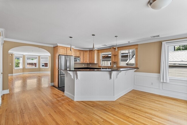 Building Photo - 212 W 9th St