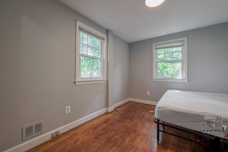 Building Photo - 4603 Guilford Pl