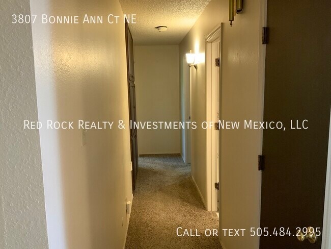 Building Photo - 3807 Bonnie Ann Ct NE