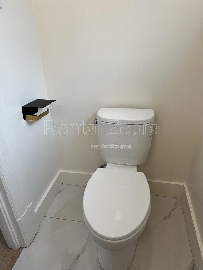 Building Photo - 1604 Jones St