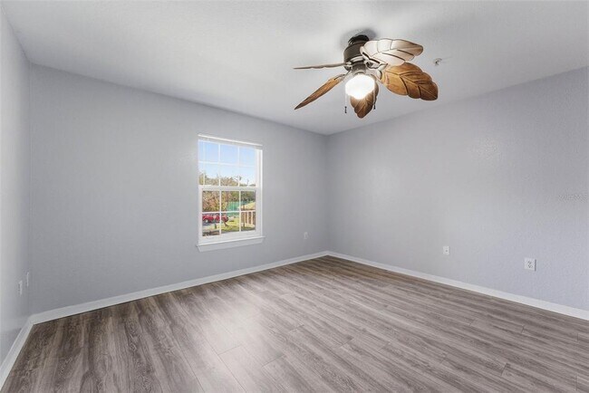 Building Photo - 5479 Vineland Rd