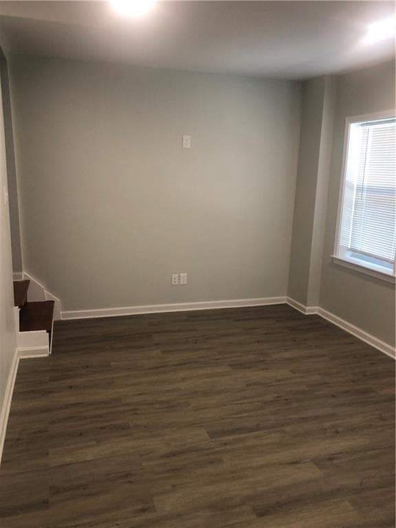 Building Photo - 700 Lynn Cir SW