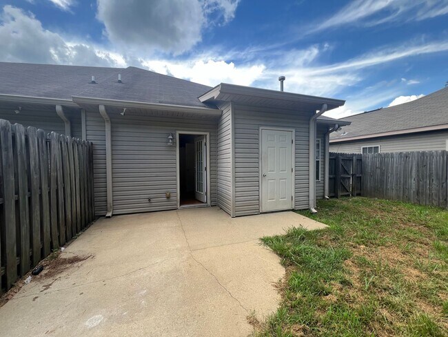 Building Photo - 3 bedroom 2 bathroom duplex in Covington V...