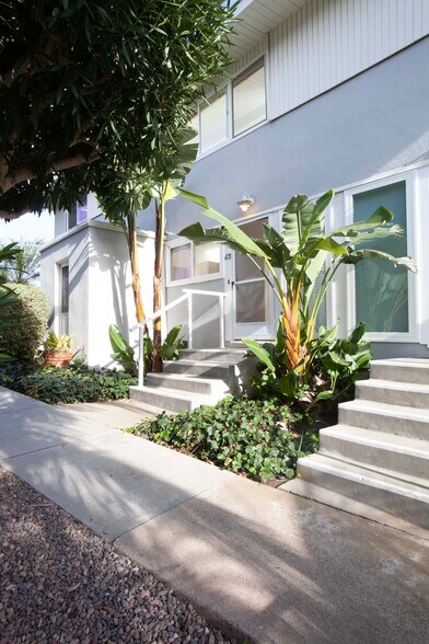 Quiet and Private condo: no one above or below you - 478 Seaward Rd