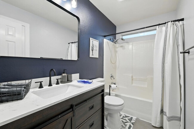 Building Photo - 2516 Castle Pines Dr