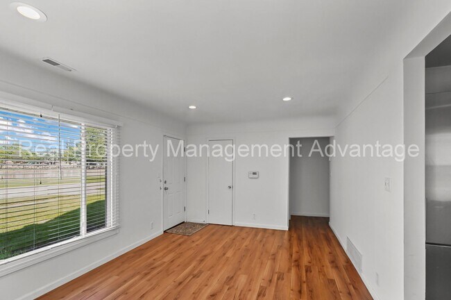 Building Photo - Fully Updated Two Bedroom with Contemporary Style and Comfort Throughout!