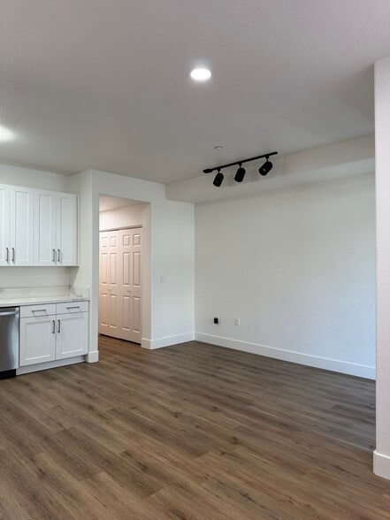 Primary Photo - 1121 40th St