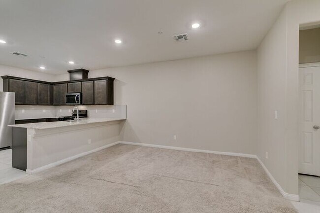 Building Photo - Bright & Spacious 3-Bedroom Home in Inspirada
